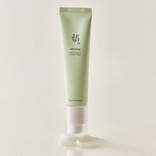Laden Sie das Bild in den Gallery Viewer, Beauty of Joseon Light On Serum Centella + Vita C