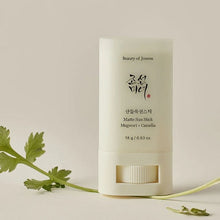 Laden Sie das Bild in den Gallery Viewer, Beauty of Joseon Matte Sun Stick: Mugwort + Camelia SPF 50+ PA++++