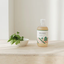 Load image into Gallery viewer, Round Lab Mugwort Calming Toner